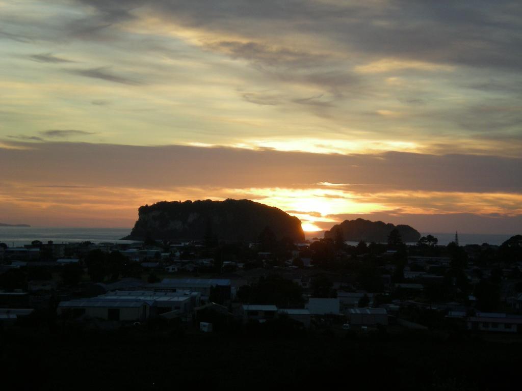 Whangamata Vistas B&B エクステリア 写真