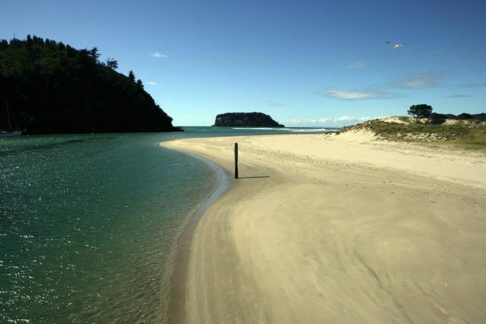 Whangamata Vistas B&B エクステリア 写真