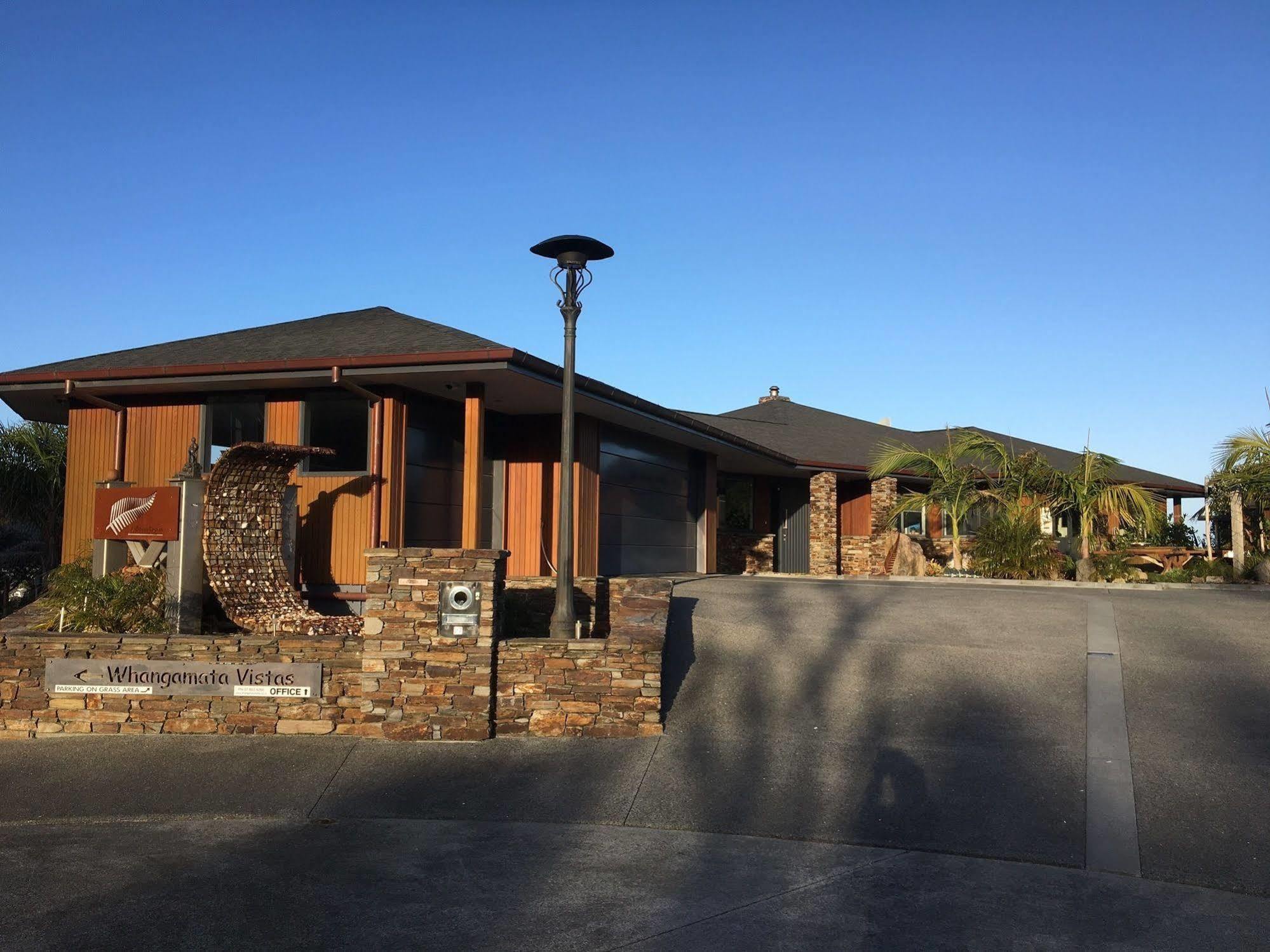 Whangamata Vistas B&B エクステリア 写真