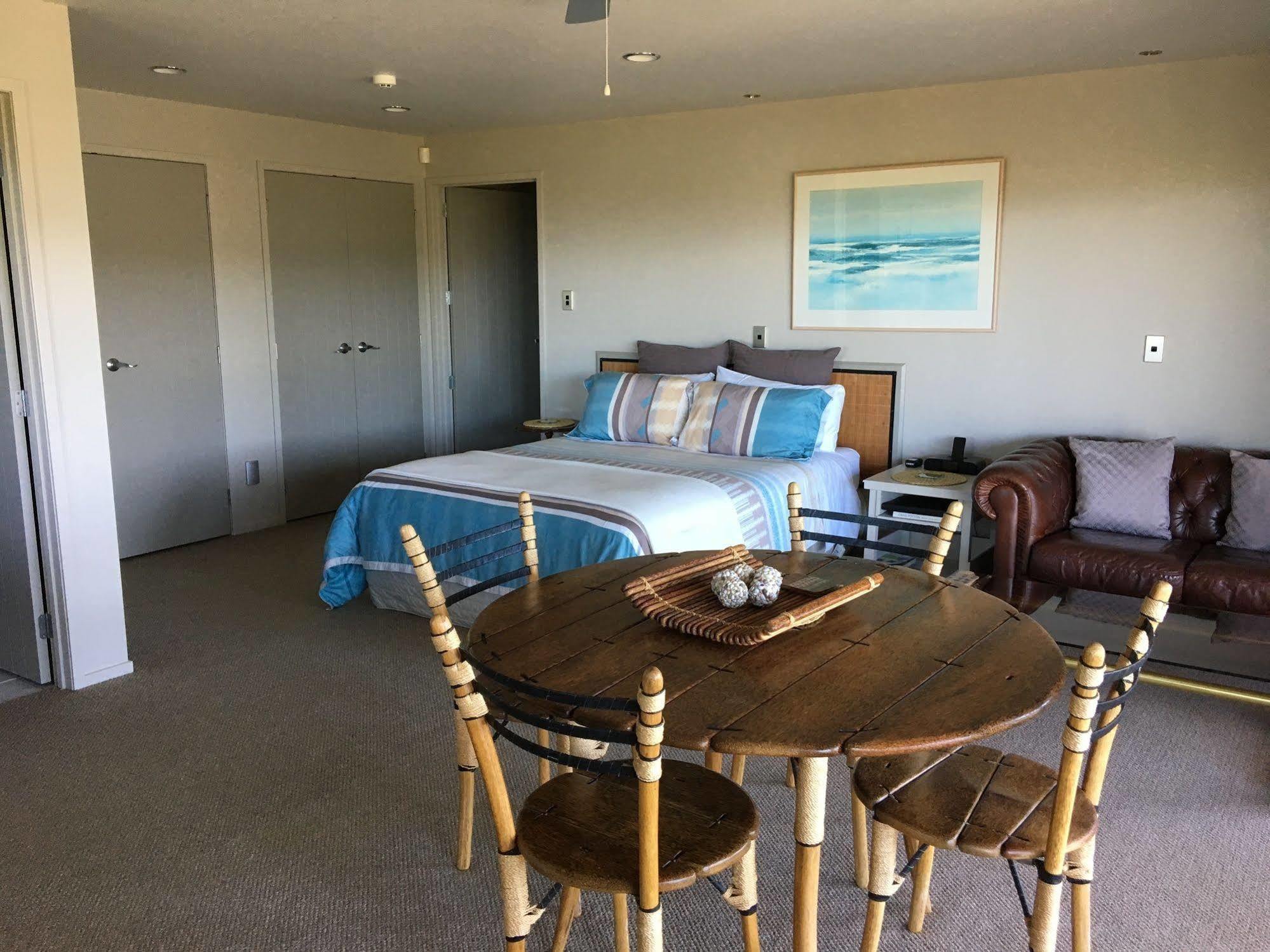 Whangamata Vistas B&B エクステリア 写真