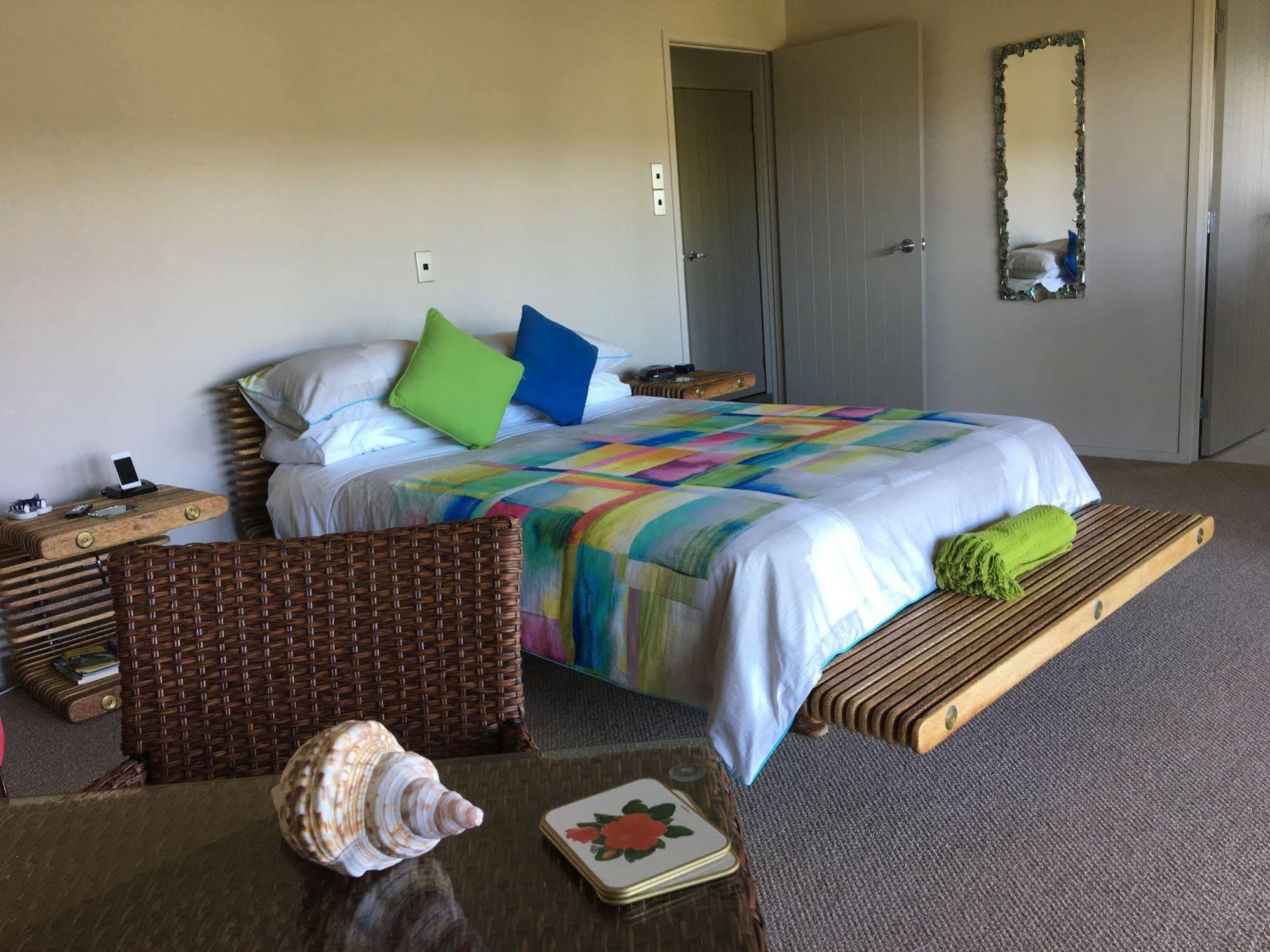 Whangamata Vistas B&B エクステリア 写真