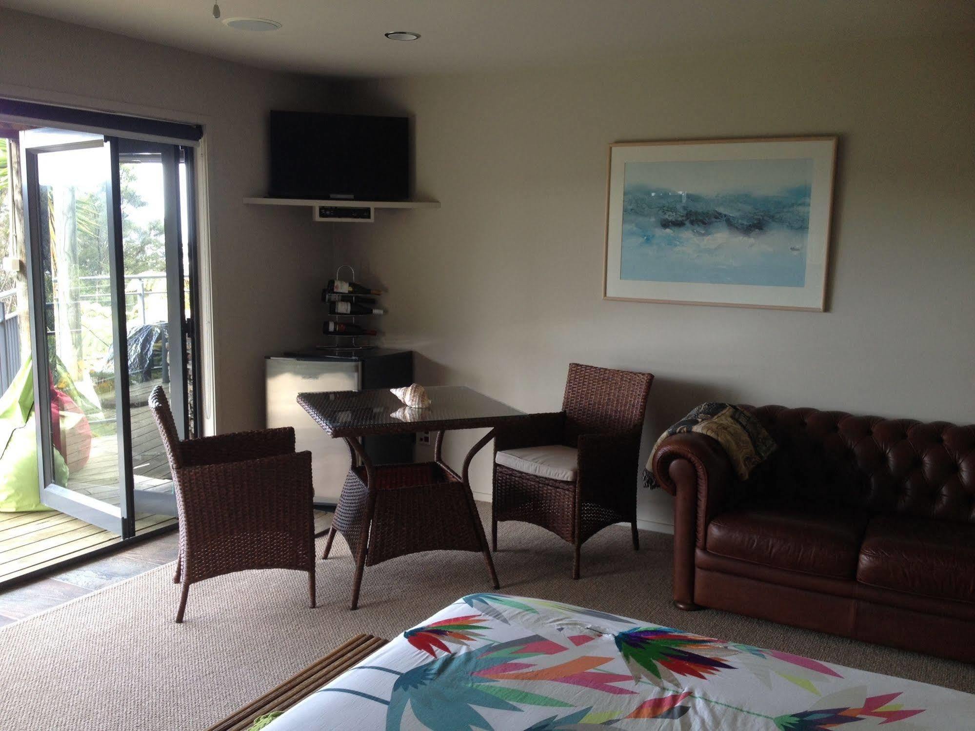Whangamata Vistas B&B エクステリア 写真