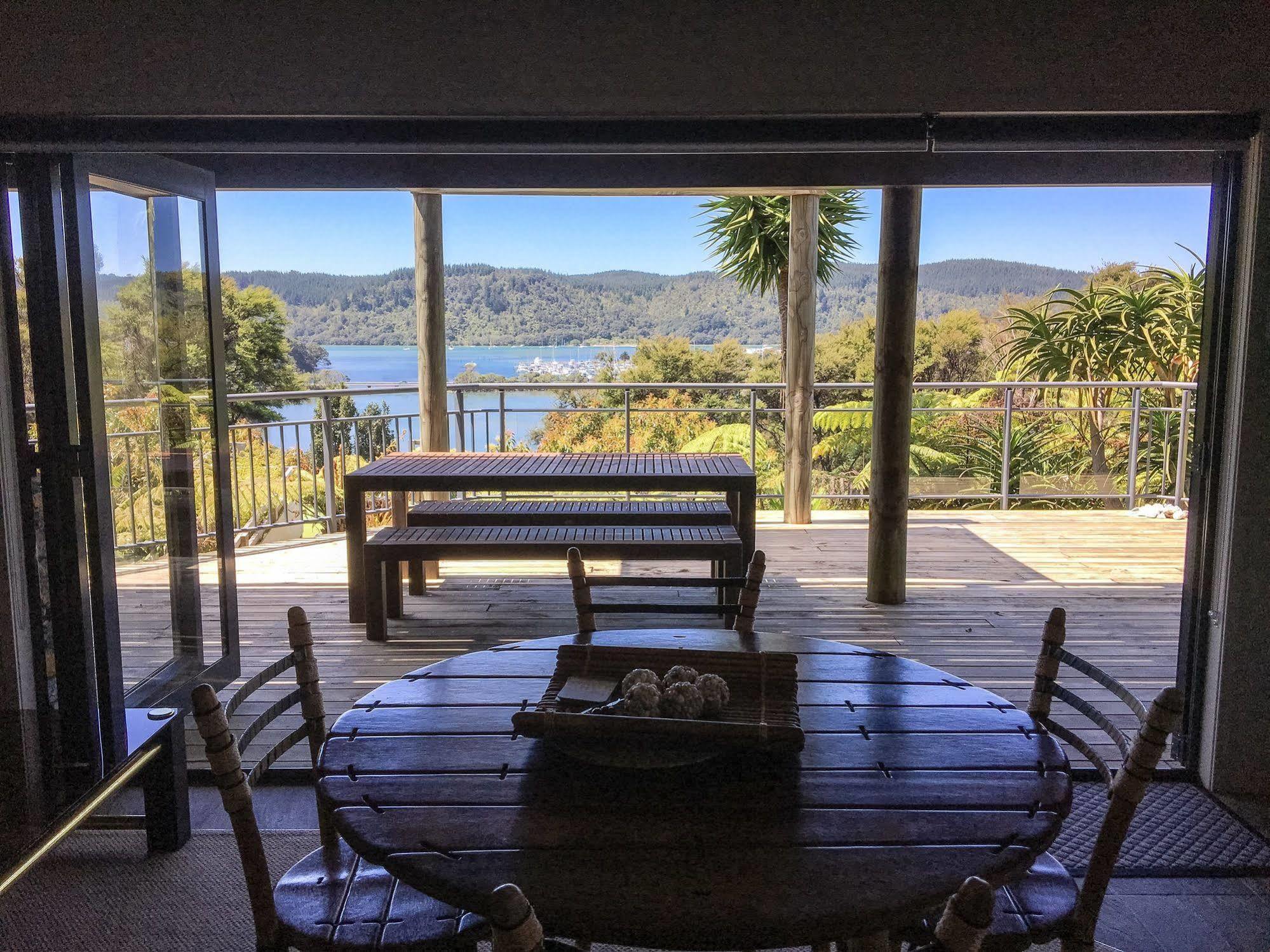 Whangamata Vistas B&B エクステリア 写真