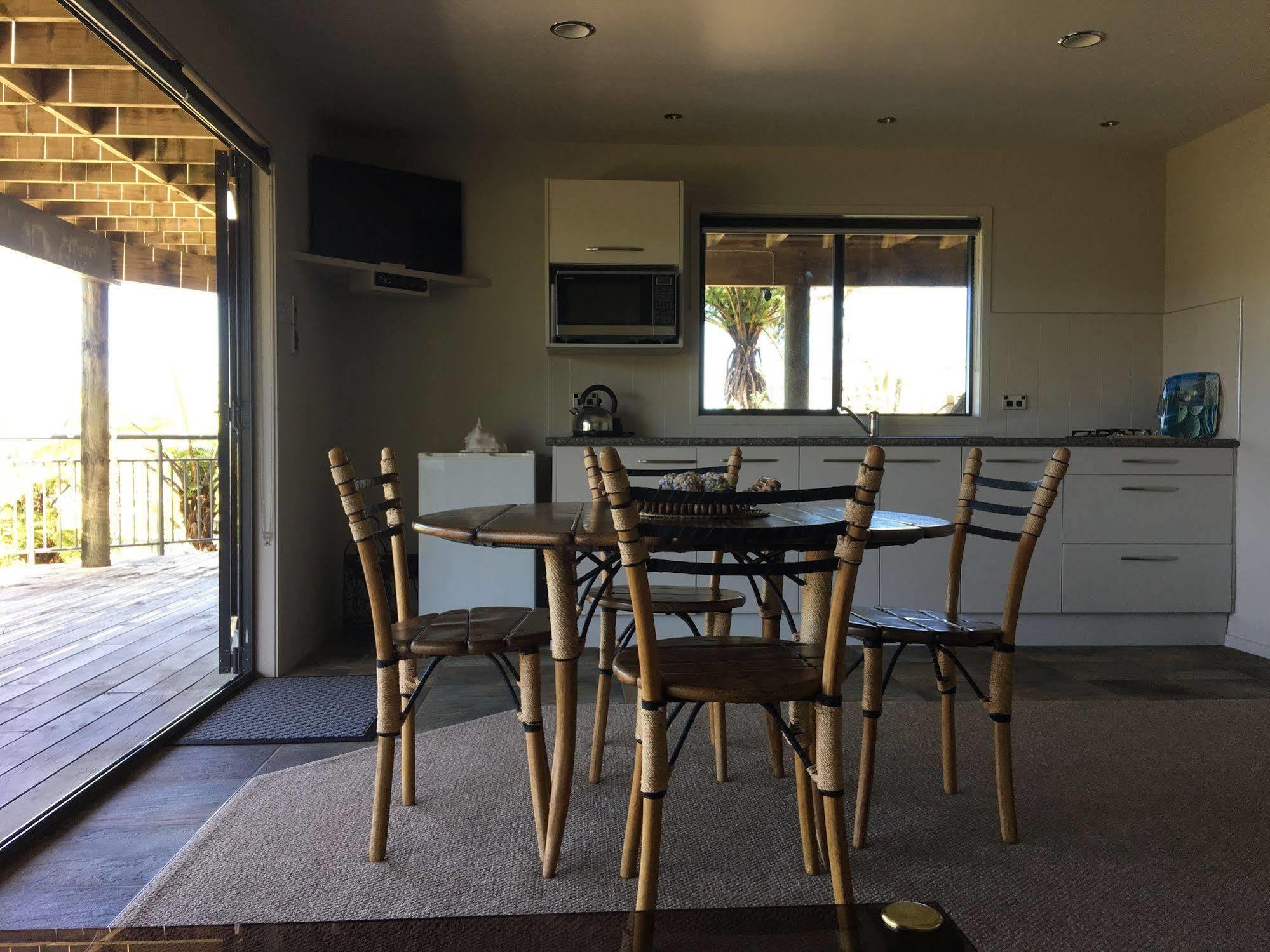 Whangamata Vistas B&B エクステリア 写真
