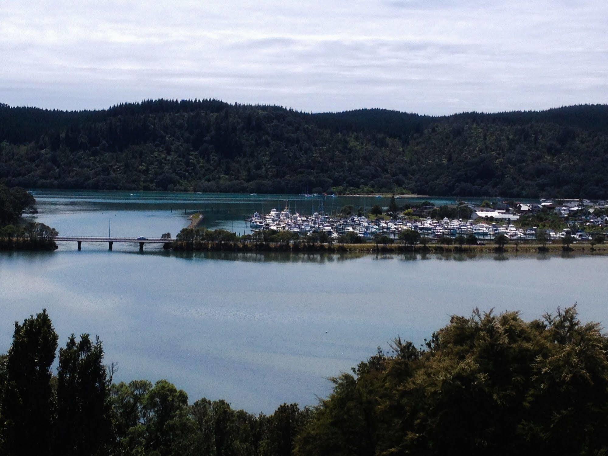 Whangamata Vistas B&B エクステリア 写真