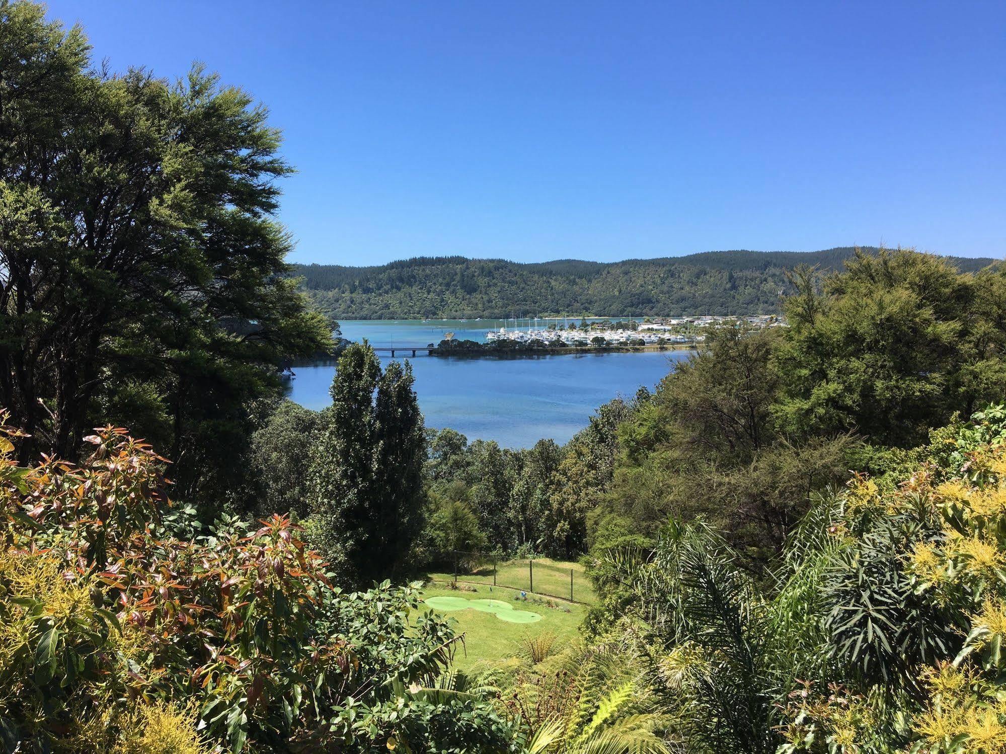Whangamata Vistas B&B エクステリア 写真