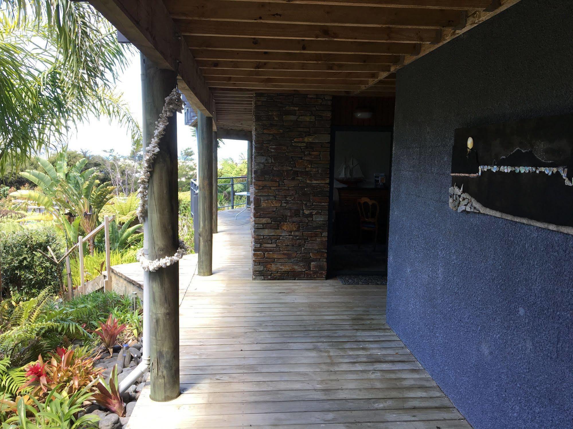Whangamata Vistas B&B エクステリア 写真