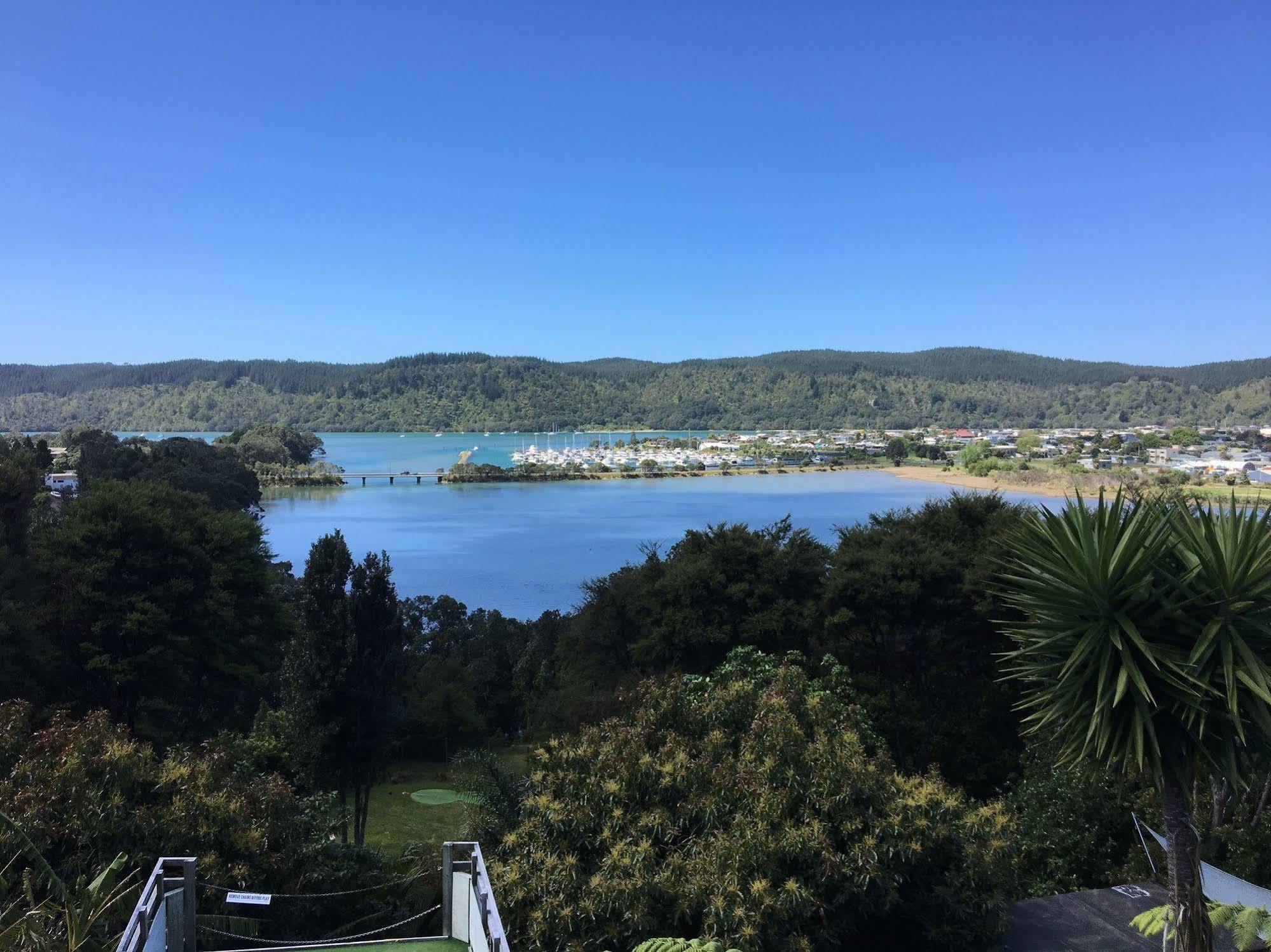 Whangamata Vistas B&B エクステリア 写真