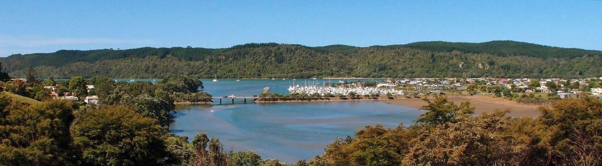 Whangamata Vistas B&B エクステリア 写真